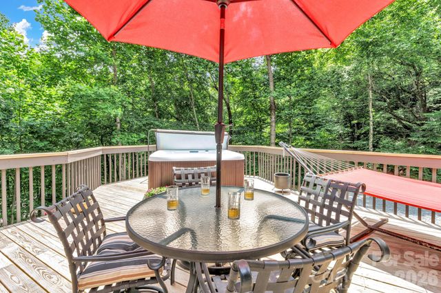 237 Woodys Drive, Hendersonville, NC 28792