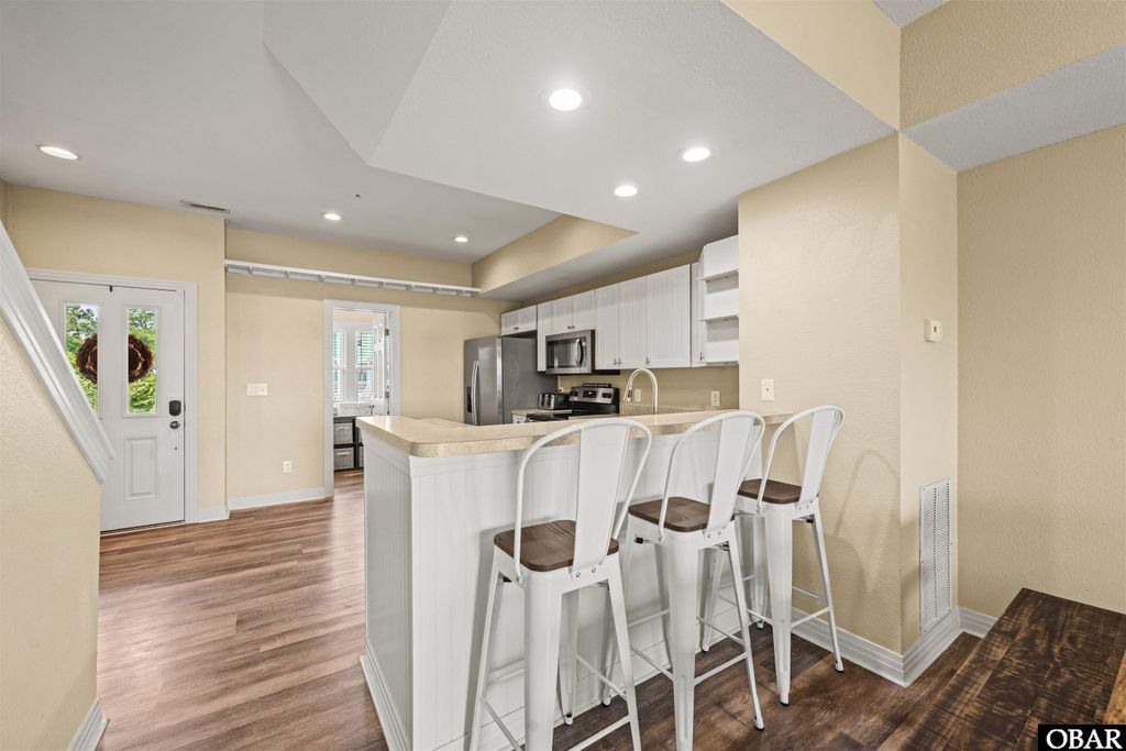 Image 16 of property listing at 1108 Cambridge Rd Unit 307-A, Kill Devil Hills, NC 27948