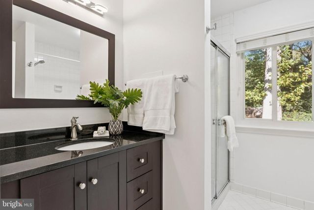 8033 CYPRESS GROVE LN, Cabin John, MD 20818