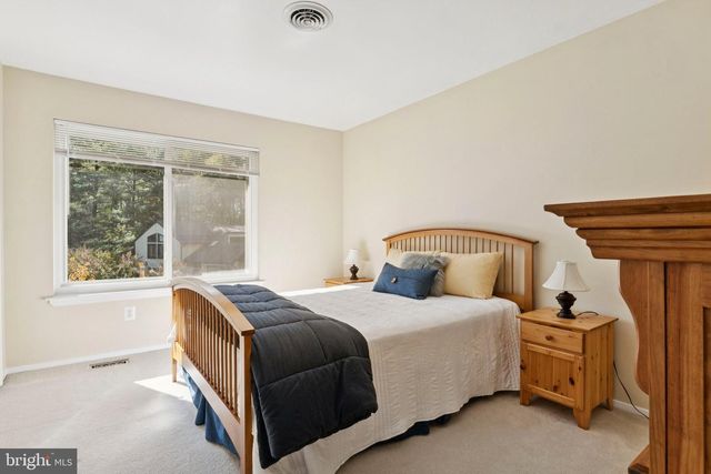 8033 CYPRESS GROVE LN, Cabin John, MD 20818