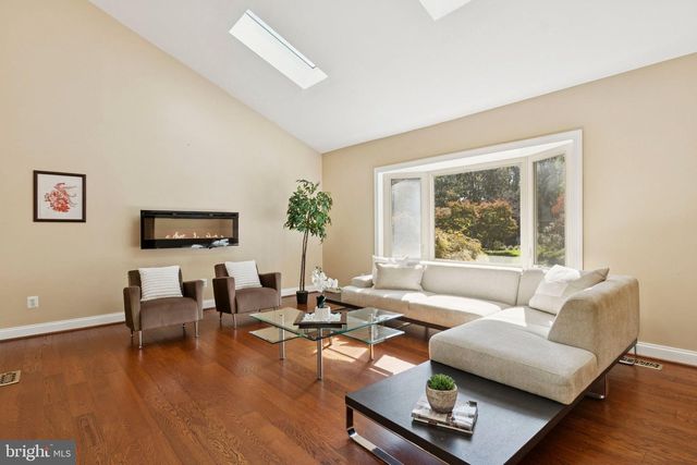 8033 CYPRESS GROVE LN, Cabin John, MD 20818