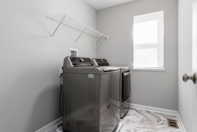 8880 Glacier Pointe Drive, Plain City, OH 43064