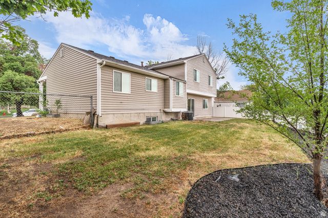 11976 S WOODRIDGE RD, Sandy, UT 84094