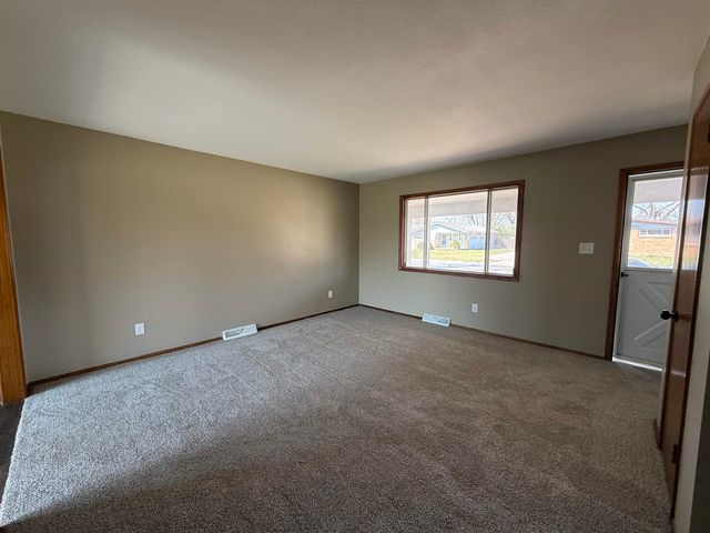 1931 E 50th St S, Wichita, KS 67216