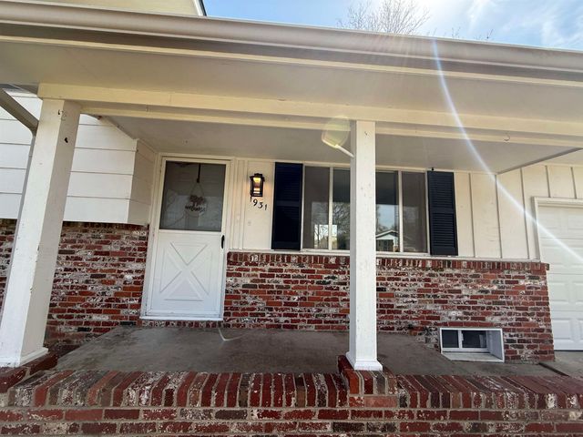 1931 E 50th St S, Wichita, KS 67216