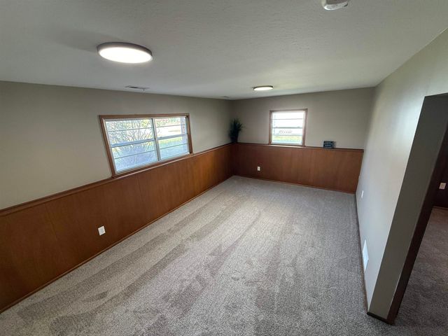 1931 E 50th St S, Wichita, KS 67216