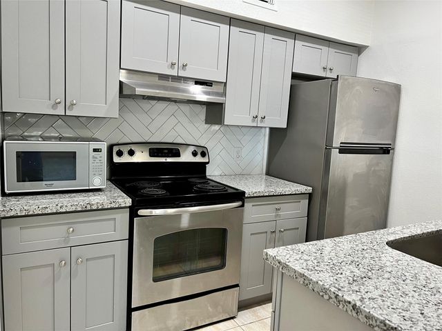 2626 Holly Hall Street 307, Houston, TX 77054