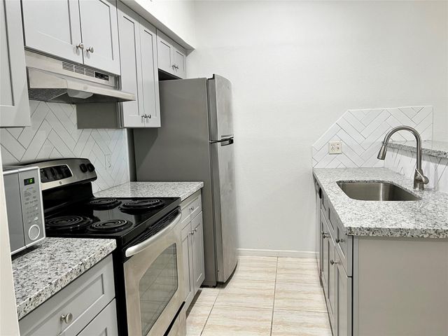 2626 Holly Hall Street 307, Houston, TX 77054
