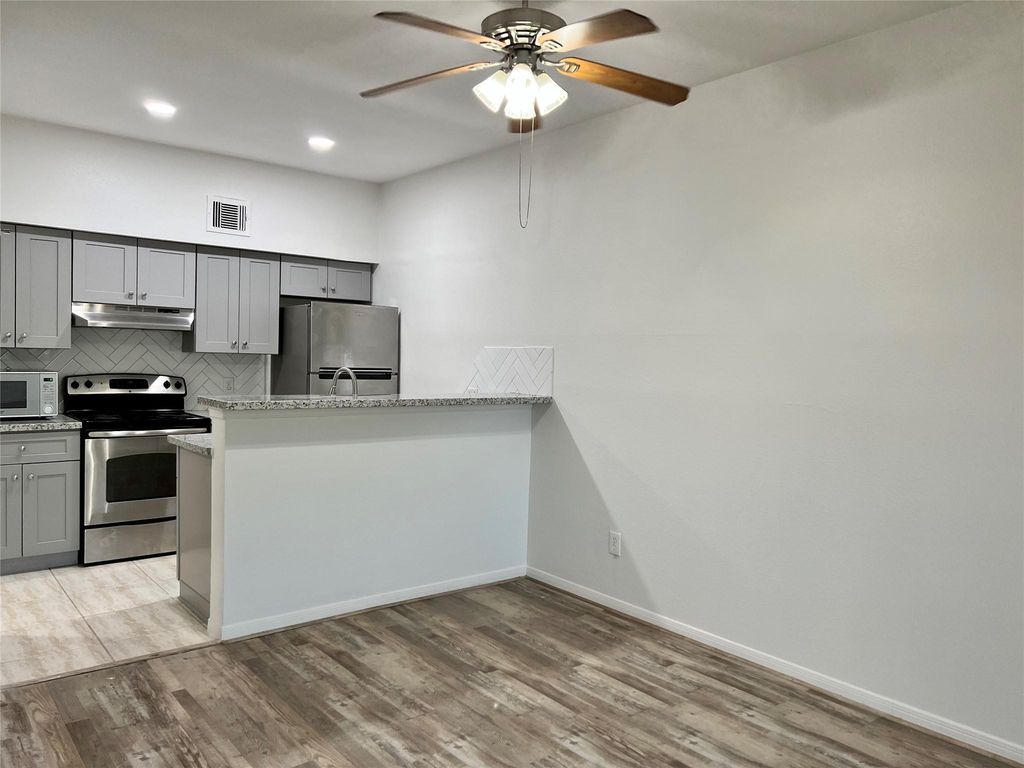 2626 Holly Hall Street 307, Houston, TX 77054