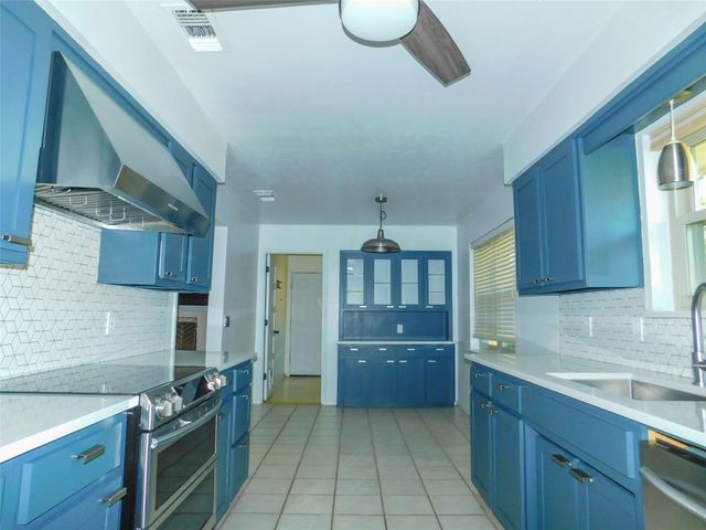 1946 Kensington Drive, Carrollton, TX 75007