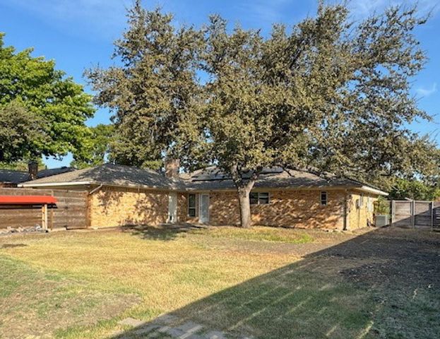 1946 Kensington Drive, Carrollton, TX 75007