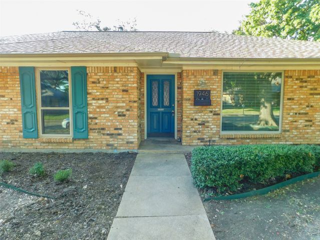 1946 Kensington Drive, Carrollton, TX 75007