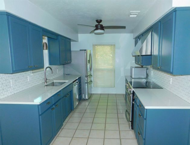 1946 Kensington Drive, Carrollton, TX 75007