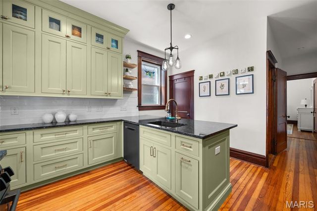 5214 Lisette Avenue, St Louis, MO 63109