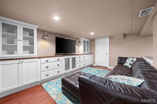 5214 Lisette Avenue, St Louis, MO 63109