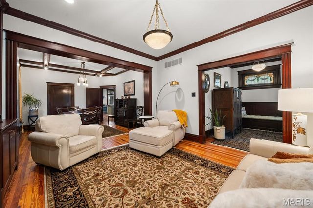 5214 Lisette Avenue, St Louis, MO 63109