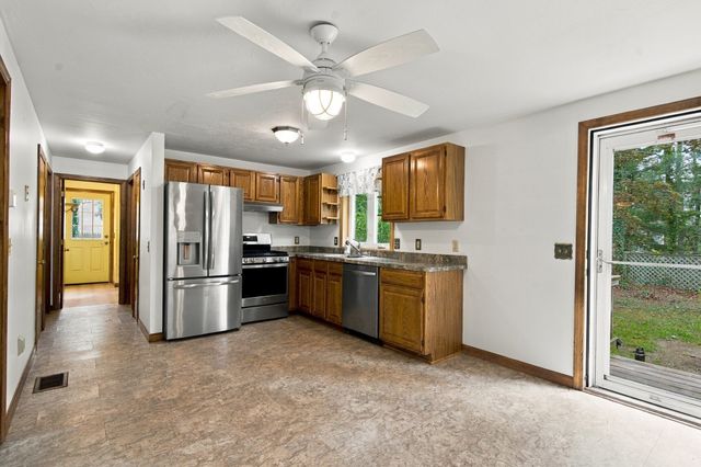 16 Gunters Ln, Mashpee, MA 02649