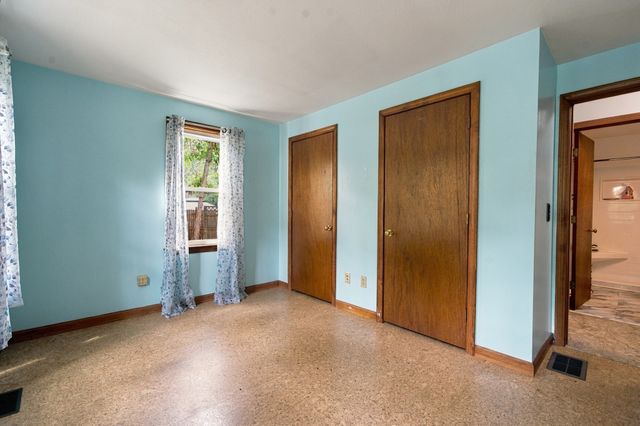 16 Gunters Ln, Mashpee, MA 02649