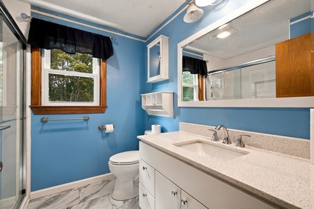 16 Gunters Ln, Mashpee, MA 02649