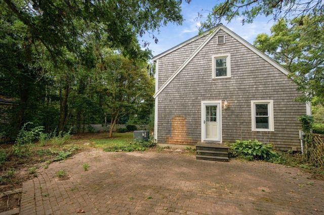 16 Gunters Ln, Mashpee, MA 02649