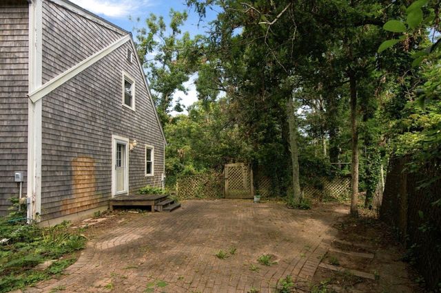 16 Gunters Ln, Mashpee, MA 02649