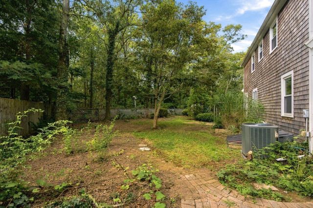 16 Gunters Ln, Mashpee, MA 02649