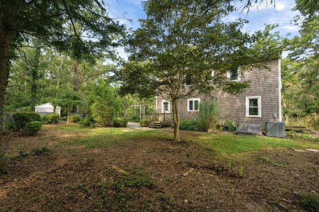 16 Gunters Ln, Mashpee, MA 02649
