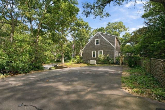 16 Gunters Ln, Mashpee, MA 02649