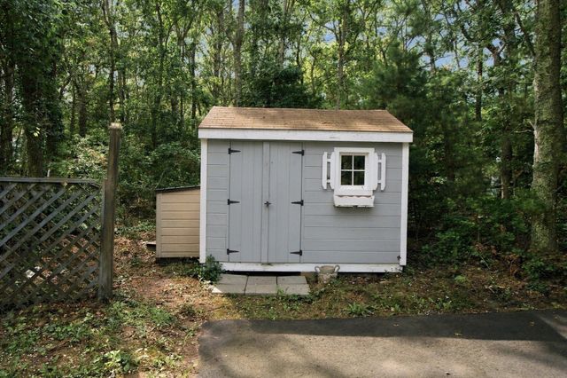16 Gunters Ln, Mashpee, MA 02649