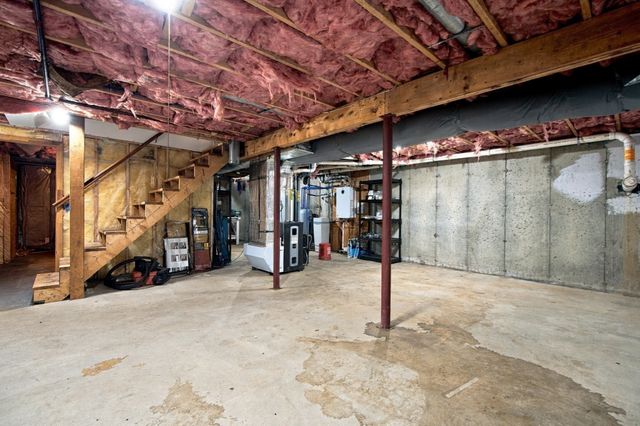 16 Gunters Ln, Mashpee, MA 02649