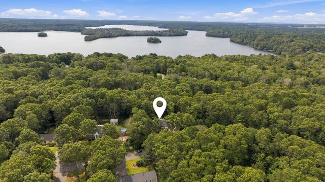 16 Gunters Ln, Mashpee, MA 02649