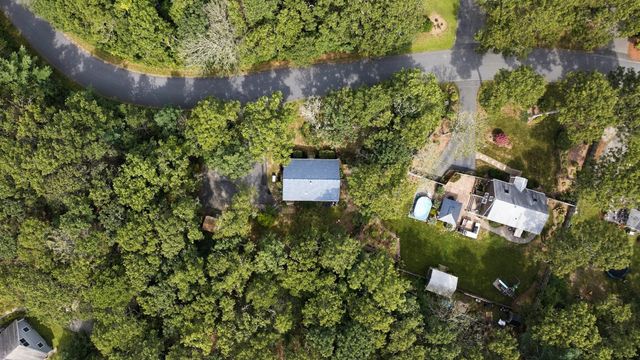 16 Gunters Ln, Mashpee, MA 02649