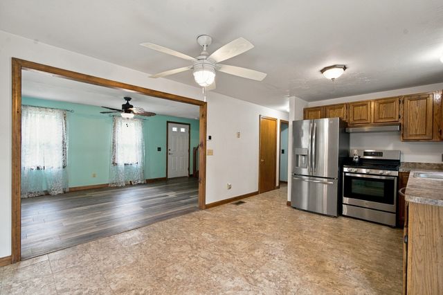 16 Gunters Ln, Mashpee, MA 02649