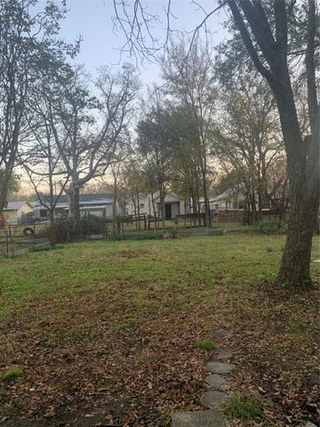 706 N Park Avenue, Terrell, TX 75160