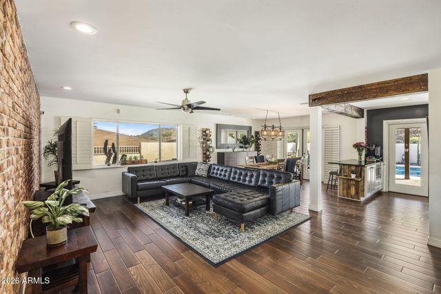 221 W SWEETWATER Avenue, Phoenix, AZ 85029