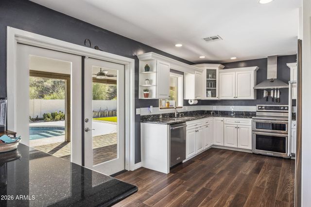 221 W SWEETWATER Avenue, Phoenix, AZ 85029