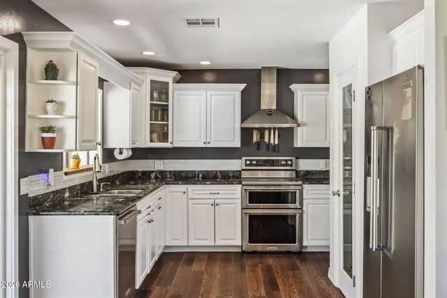 221 W SWEETWATER Avenue, Phoenix, AZ 85029