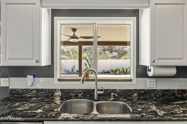 221 W SWEETWATER Avenue, Phoenix, AZ 85029