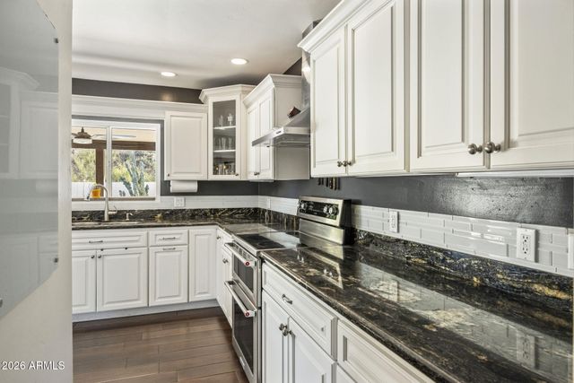 221 W SWEETWATER Avenue, Phoenix, AZ 85029