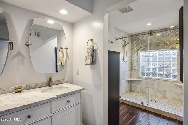 221 W SWEETWATER Avenue, Phoenix, AZ 85029