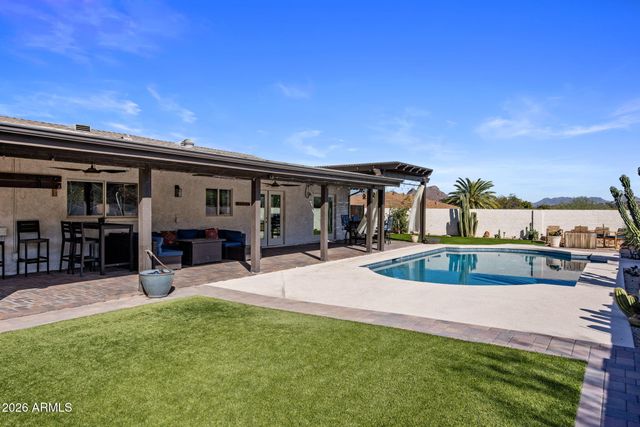 221 W SWEETWATER Avenue, Phoenix, AZ 85029