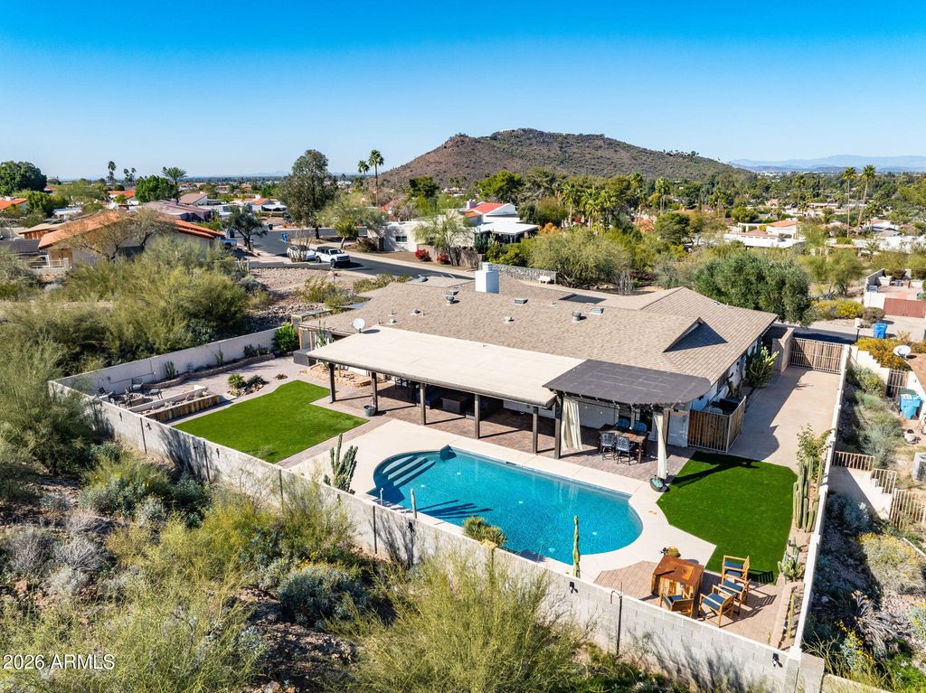 221 W SWEETWATER Avenue, Phoenix, AZ 85029