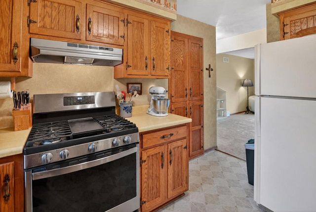 508 Woodvale Drive, Deforest, WI 53532