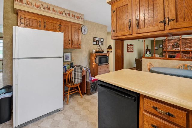 508 Woodvale Drive, Deforest, WI 53532
