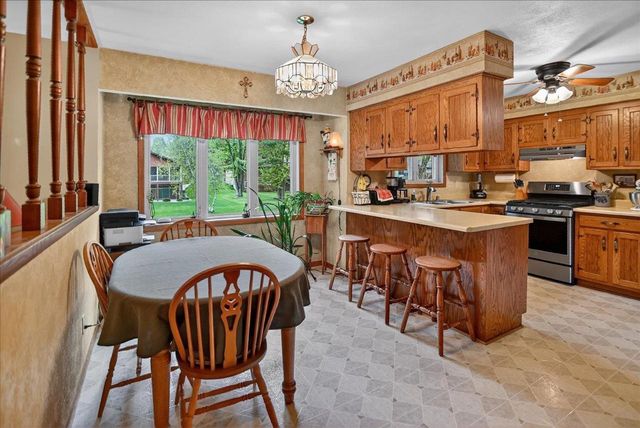 508 Woodvale Drive, Deforest, WI 53532