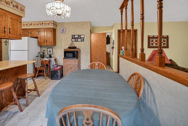 508 Woodvale Drive, Deforest, WI 53532