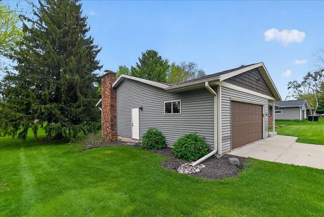 508 Woodvale Drive, Deforest, WI 53532