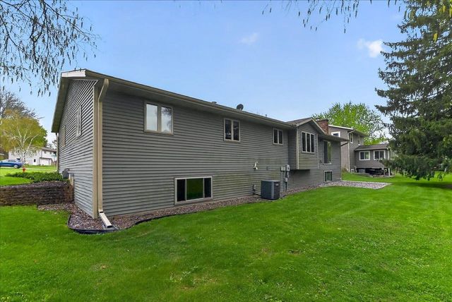 508 Woodvale Drive, Deforest, WI 53532