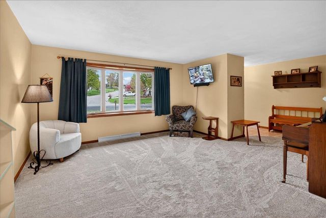 508 Woodvale Drive, Deforest, WI 53532