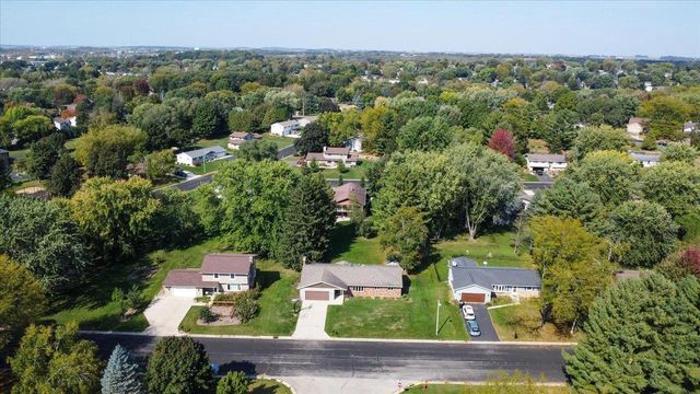 508 Woodvale Drive, Deforest, WI 53532